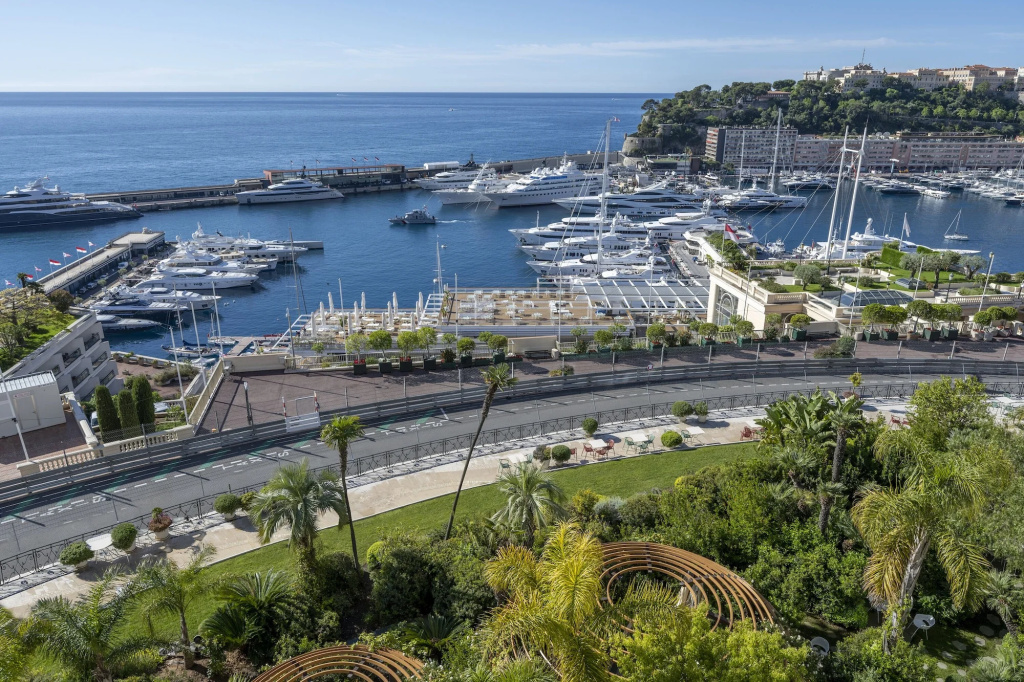 Beach & Waterfront