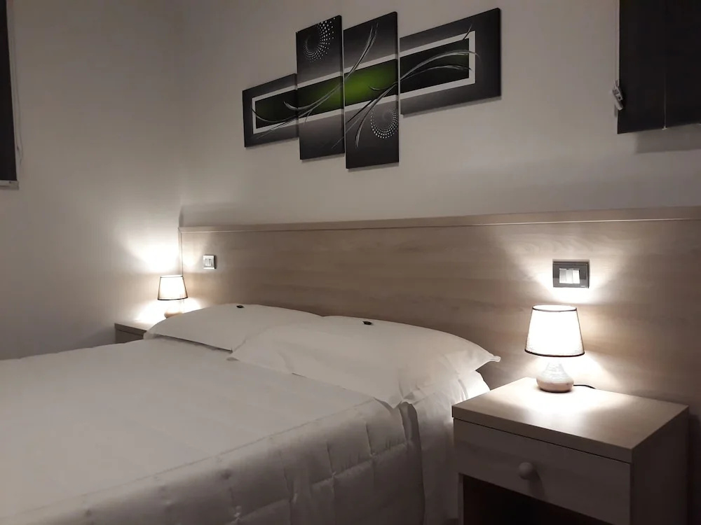 Double Basement Apartment (full double bed)