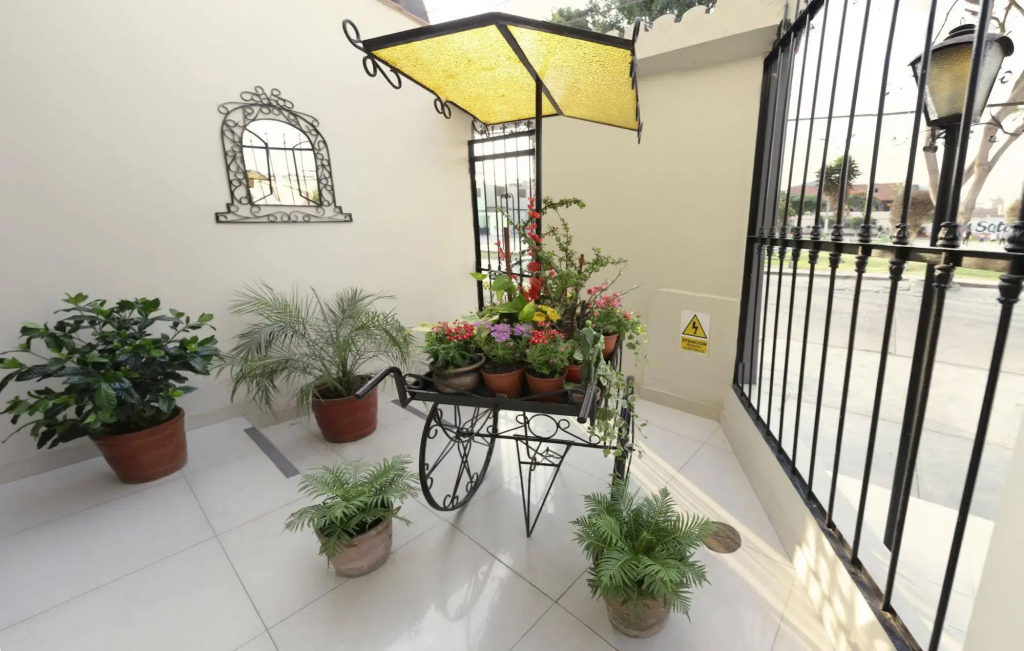 Hotel Manhattan Inn Airport - фото 17