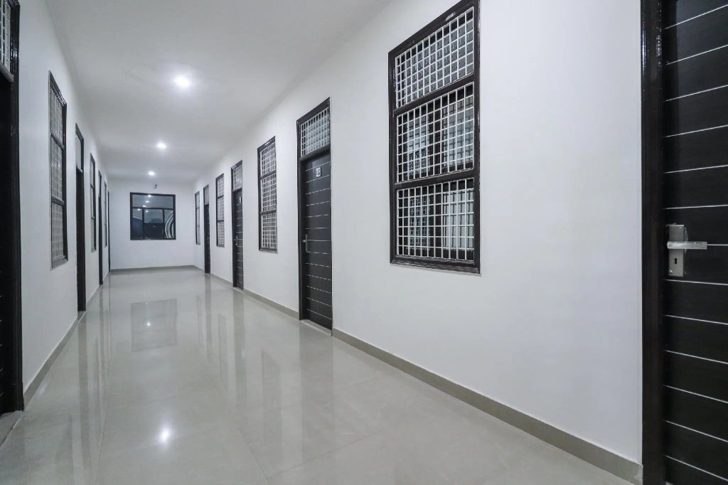 OYO 64416 Crown View 2