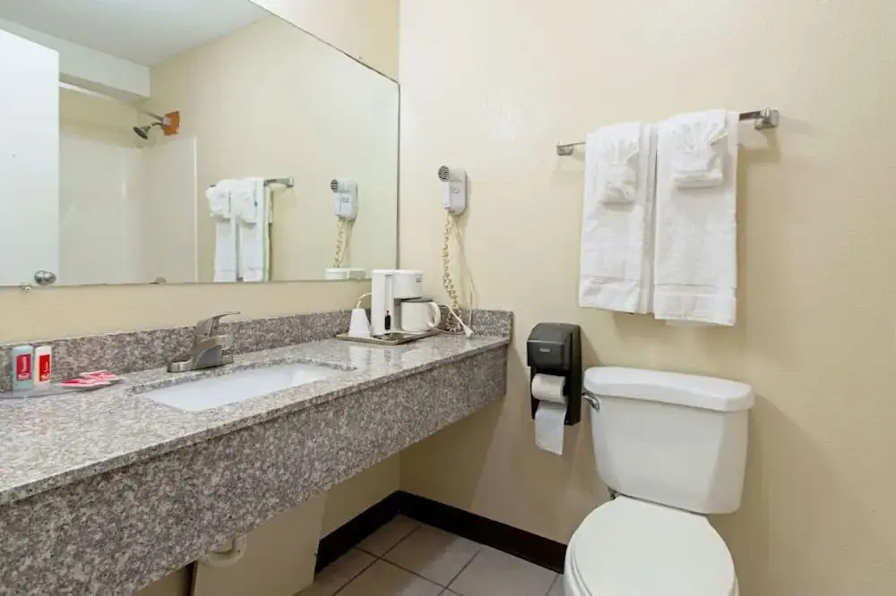 Utica Stay Inn - фото 6
