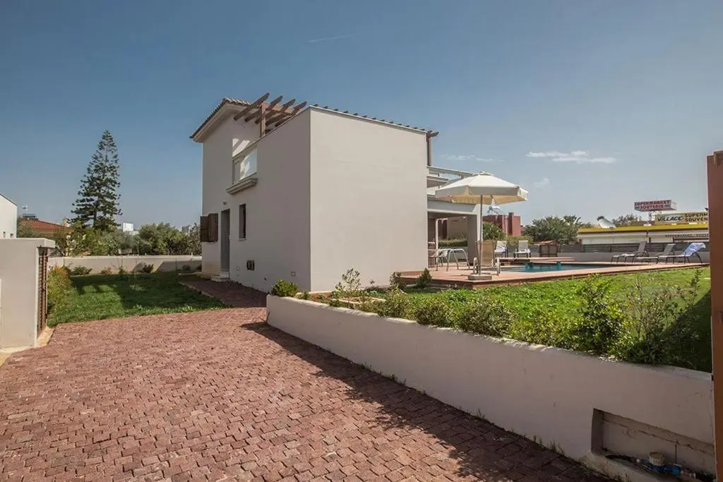Villa Petreris Dyo - Lovely 3 Bedroom Ayia Napa Villa with Pool - Short walk to Nissi Avenue