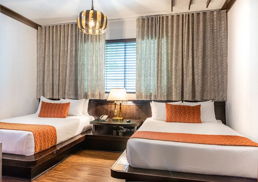 Hotel Chelsea by null