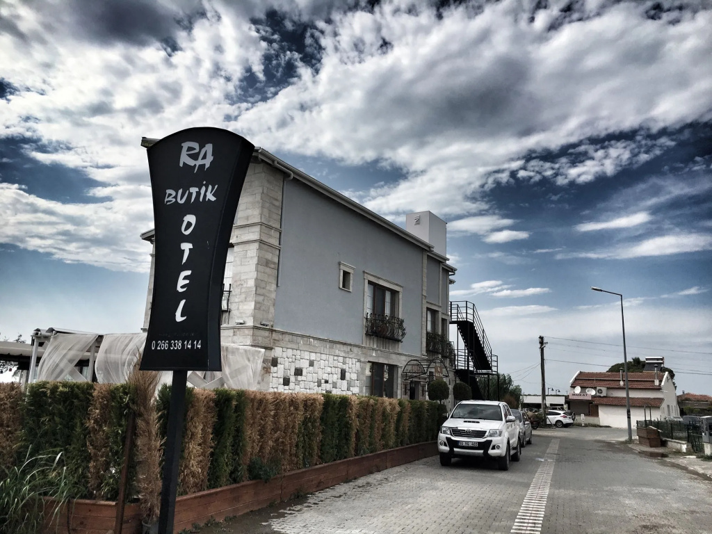 Ra Otel