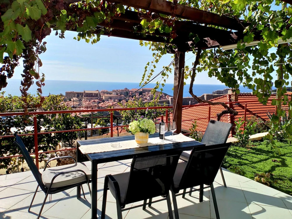 Apartment Near Old Town Dubrovnik With Terrace and Beatuful View