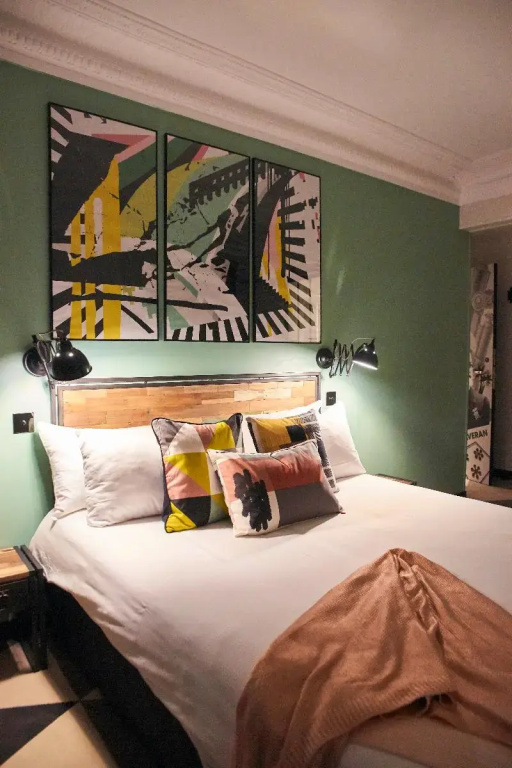 Madrigal hotel 122