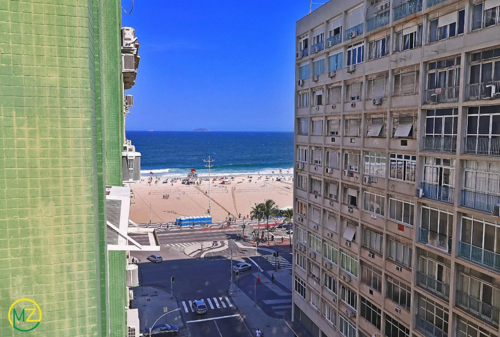 Studio economico com vista para o mar no posto 2 em Copacabana!