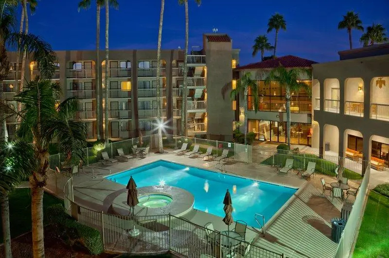Best Western Plus Scottsdale Thunderbird Suites - Chambres