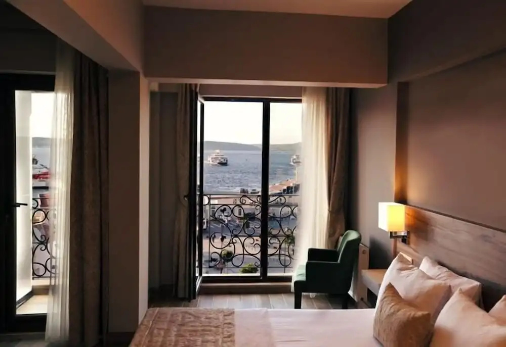 Superior room with balcony and with sea view