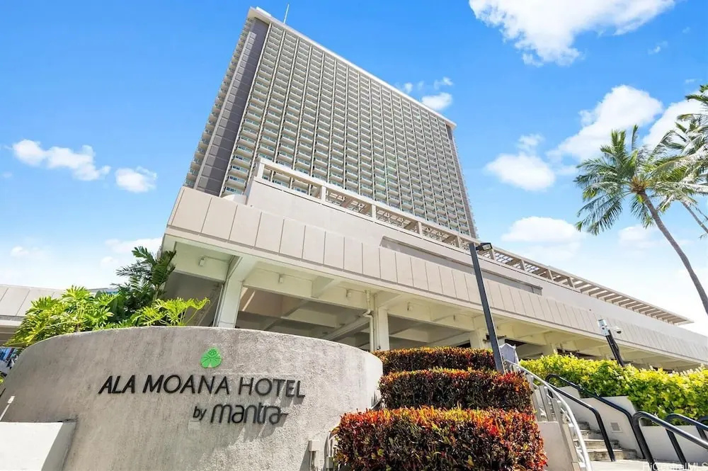 Ala Moana Condo by Zelloo