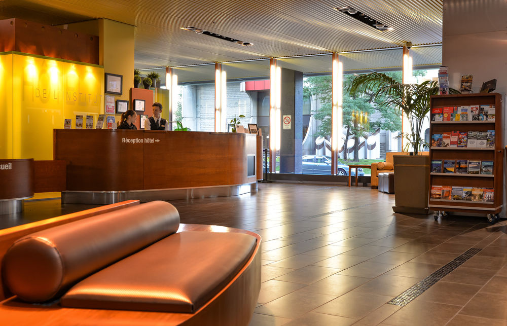 Lobby & Reception