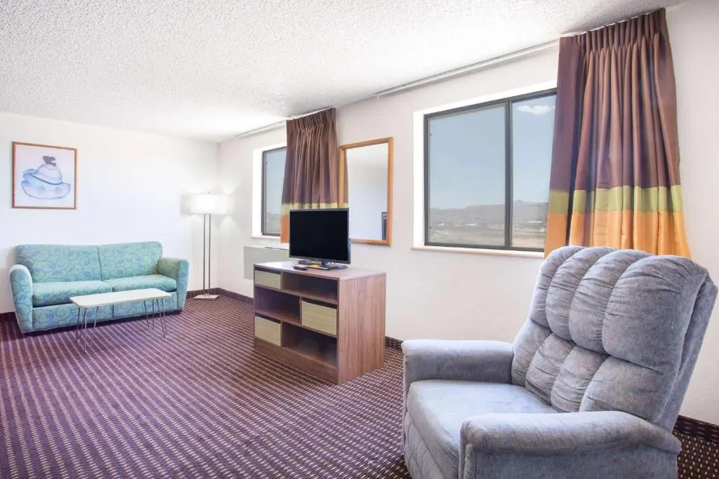 Deluxe Double Suite (full double bed)