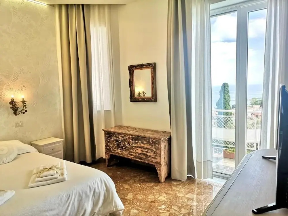 Deluxe Suite with balcony and with sea view