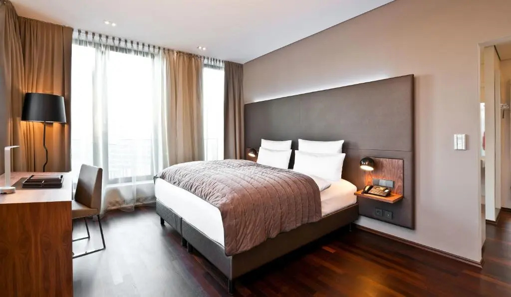 Deluxe Double room (full double bed)
