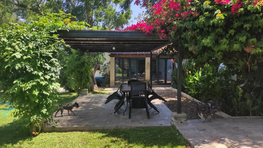 Chalet con piscina privada, natural y acogedor