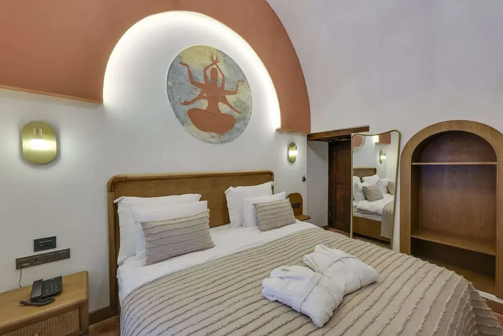 Deluxe Double room (full double bed)