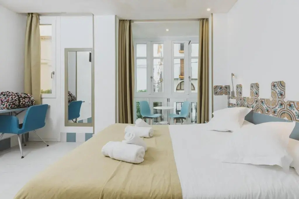 Standard Double room with balcony (full double bed)