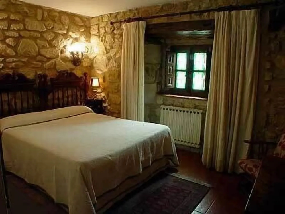 Hotel Tres Coronas de Silos - Chambres