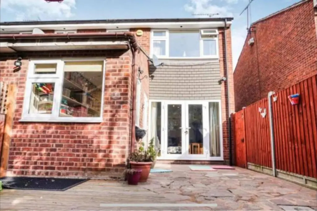 4 Bedroom House Coventry Hosted By SnoozeNow