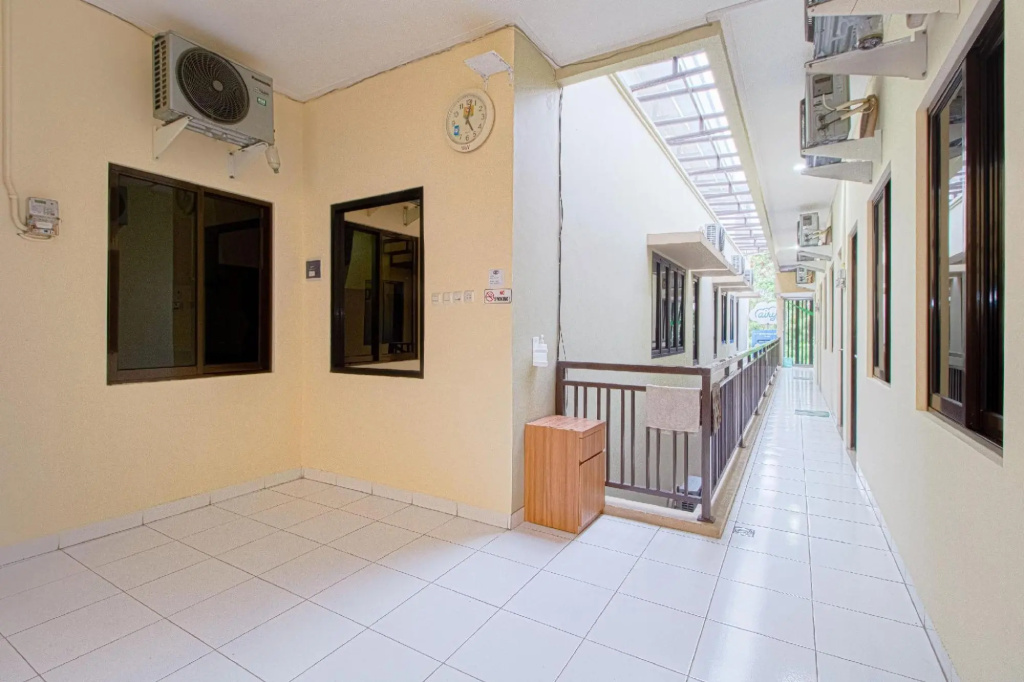 Lobby & Reception