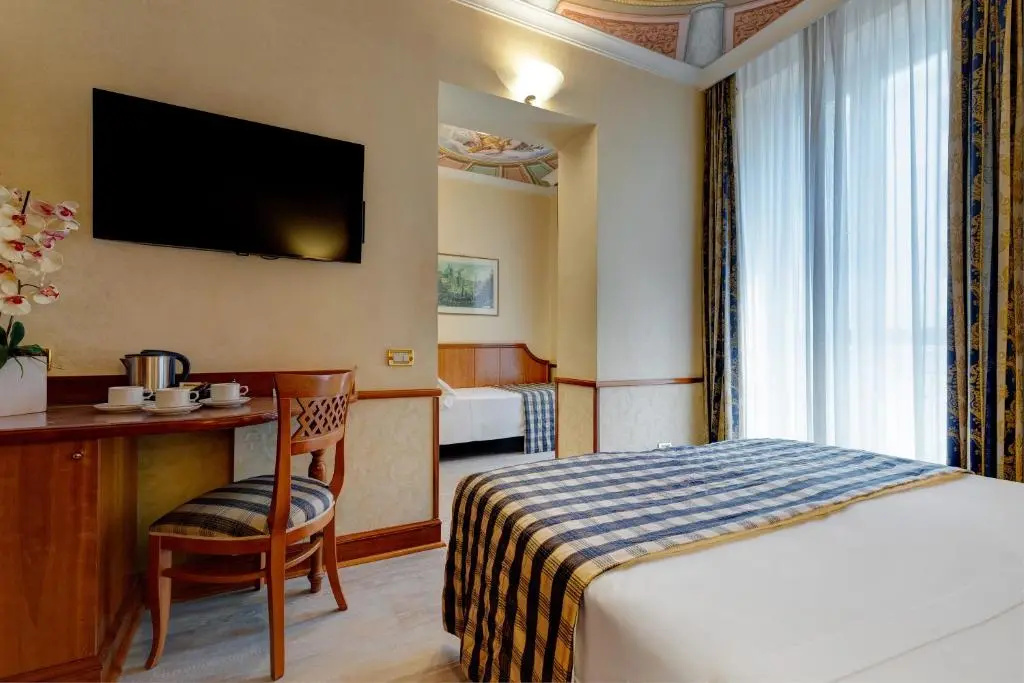 Standard Triple room