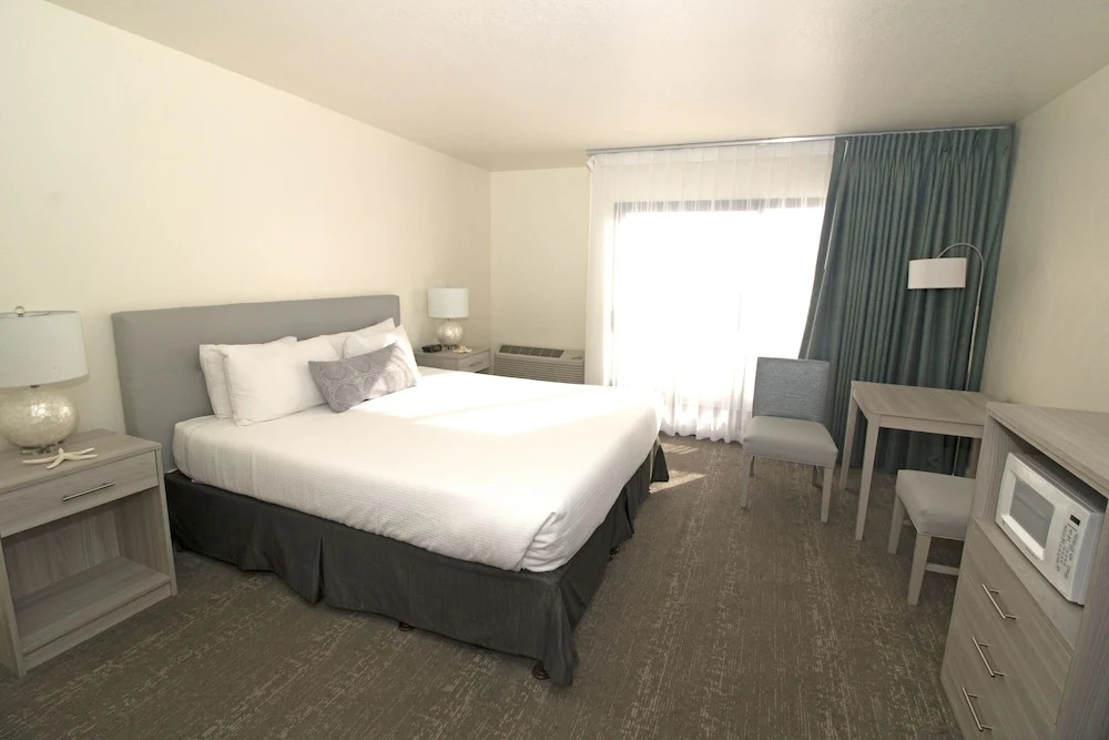 Standard Double room with bay view (full double bed)