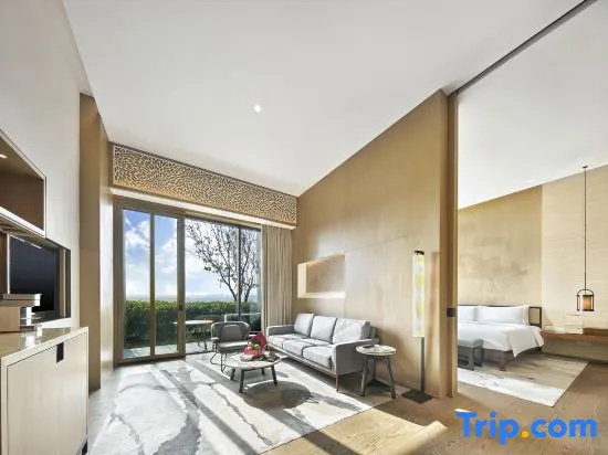 Grand Double Suite with garden view full double bed