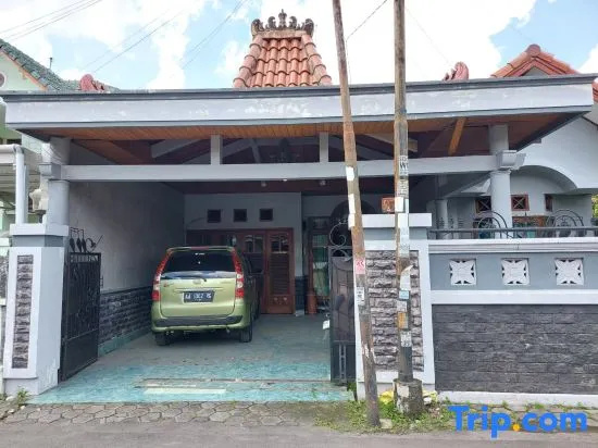 OYO 95178 Azifa Guest House
