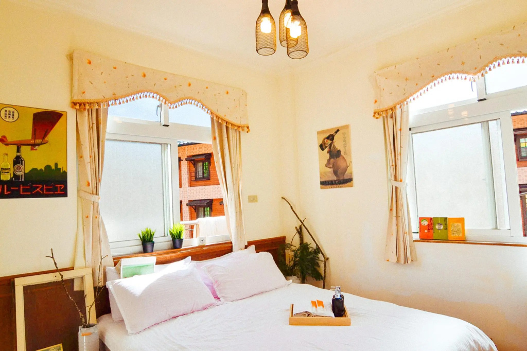Standard Double room with city view (full double bed)
