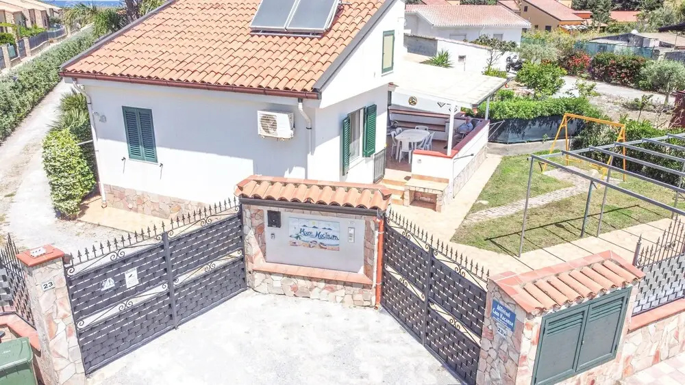 Casa Vacanze Mare Nostrum beach front