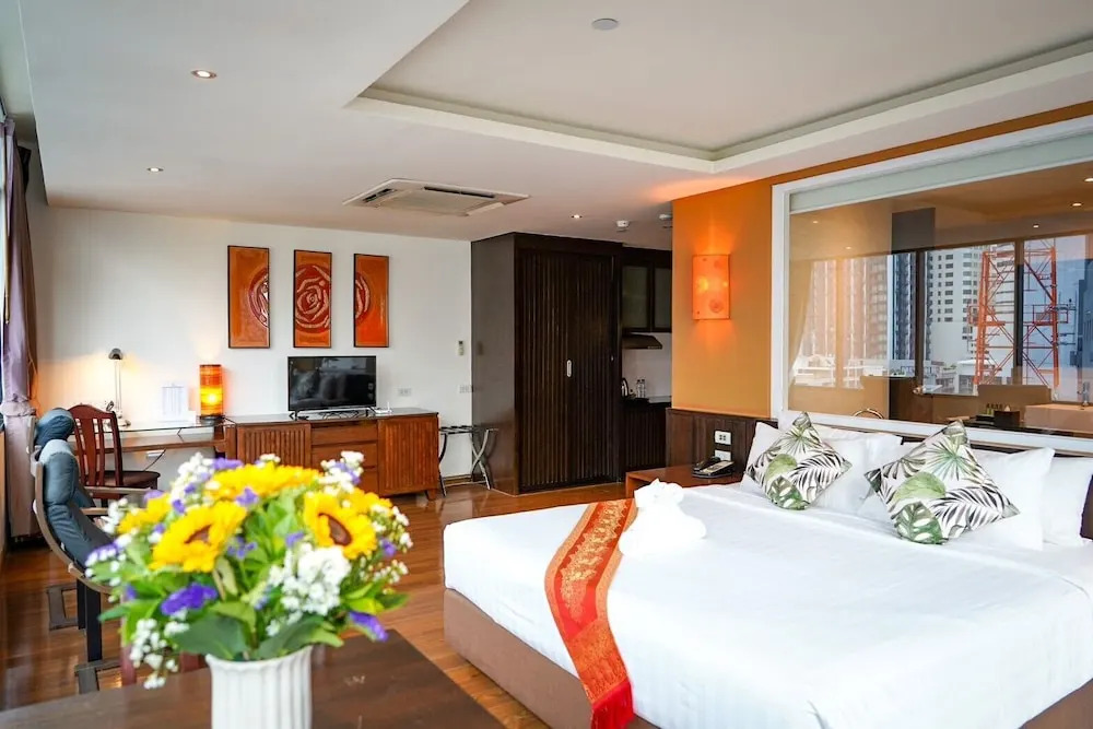 Люкс Deluxe в Hotel Mermaid Bangkok