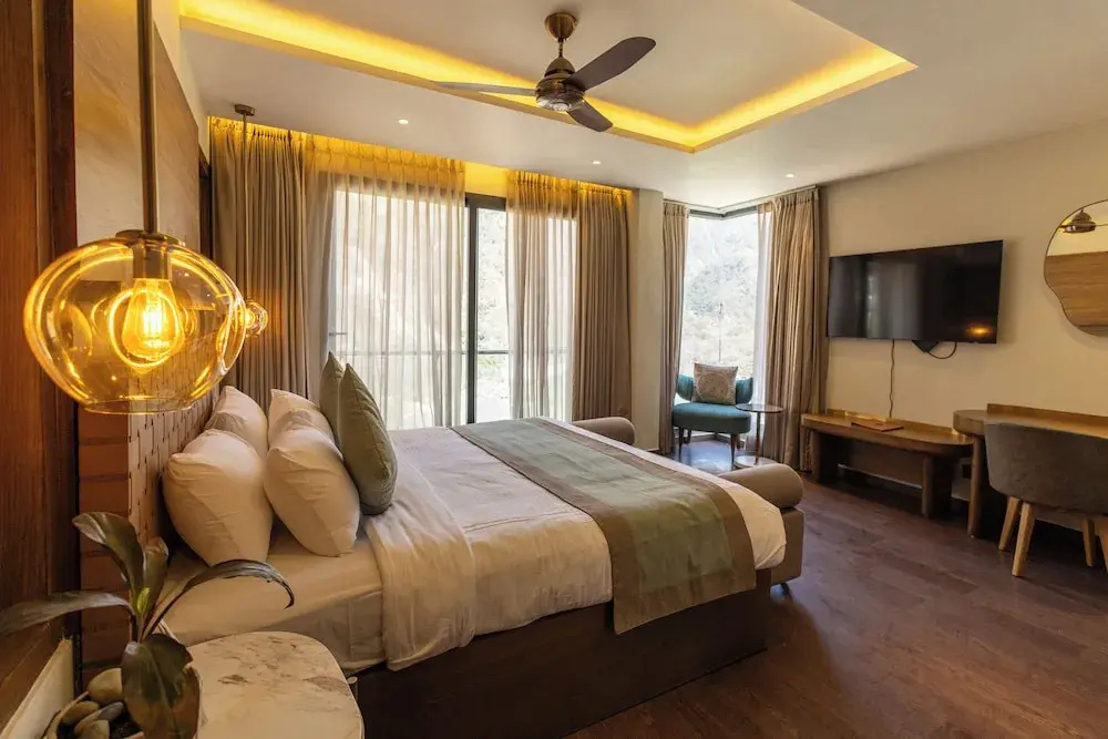2 Bedrooms Standard Quadruple Family room with balcony and with river view
