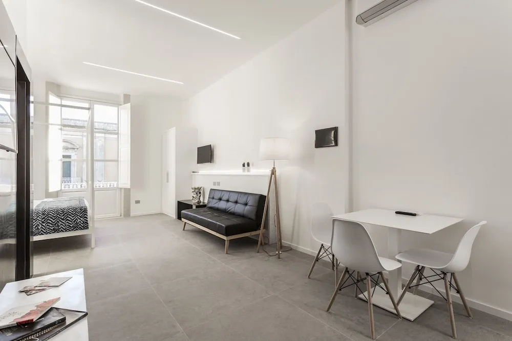 Suite with balcony and with city view