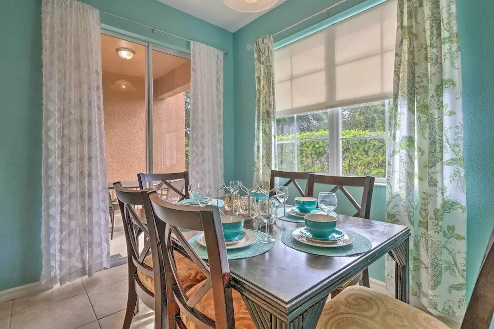 5 Mi to Disney World: Townhome w/ Balcony!