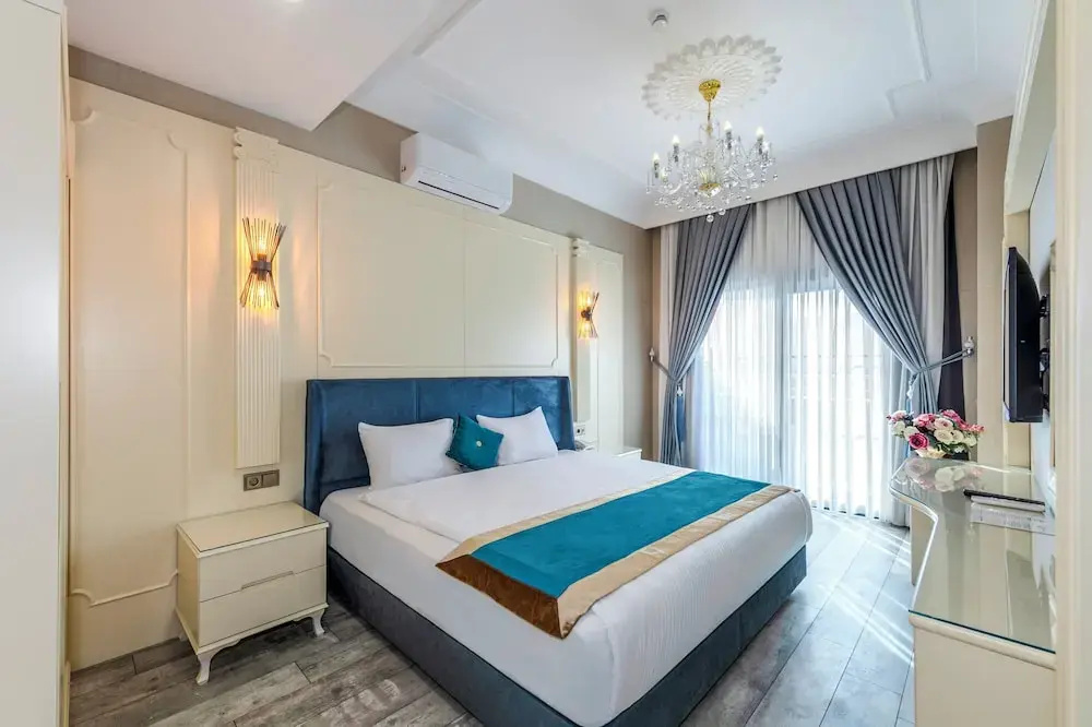 Deluxe Double room with balcony (full double bed)