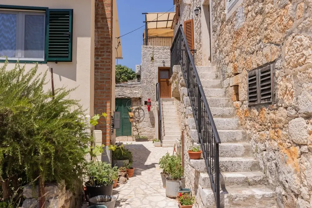 Traditional stone house Tonca