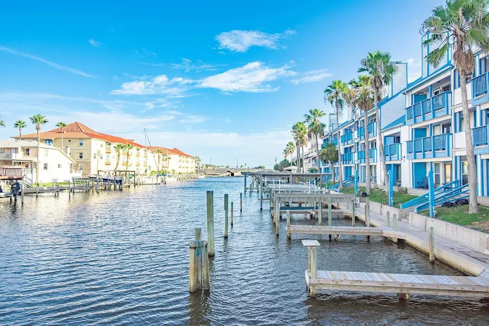 Spinnaker 317 - Waterfront/boat Slip!