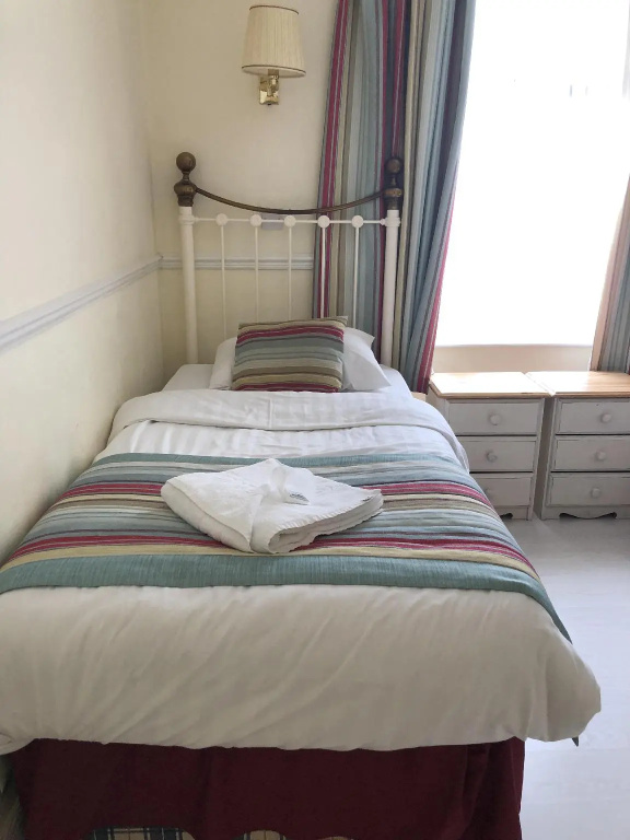 Waters Edge Hotel - Chambres