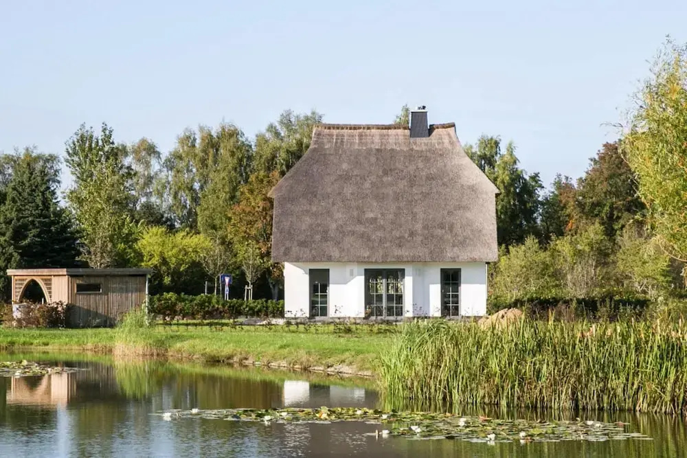 Luxus Reetdachhaus in Fuhlendorf mit Sauna
