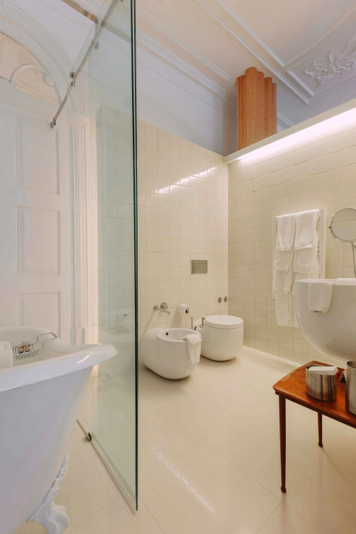 Deluxe Double Suite (full double bed)