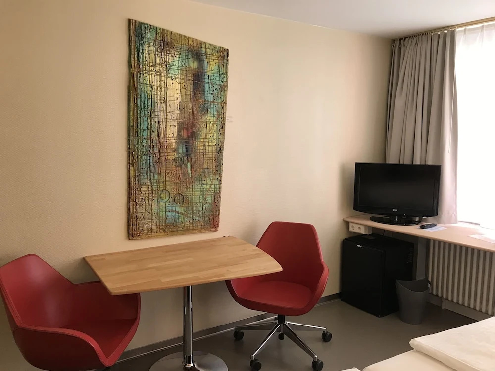 Abalon Hotel Ideal — 1
