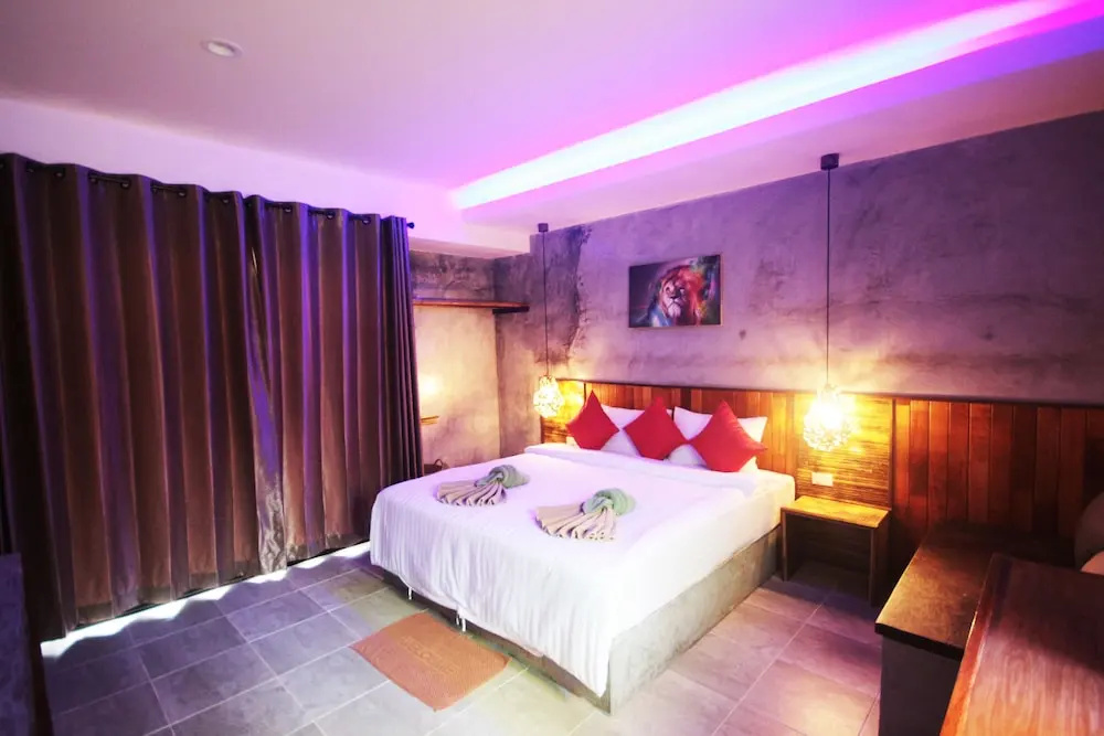 Deluxe Double room with balcony (full double bed)