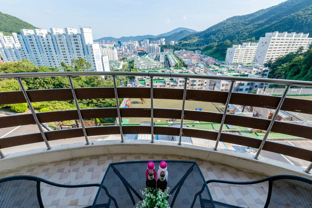 Balcony & Terrace
