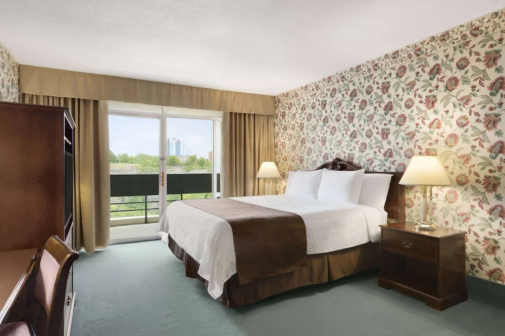 Travelodge by Wyndham Niagara Falls Fallsview - Chambres