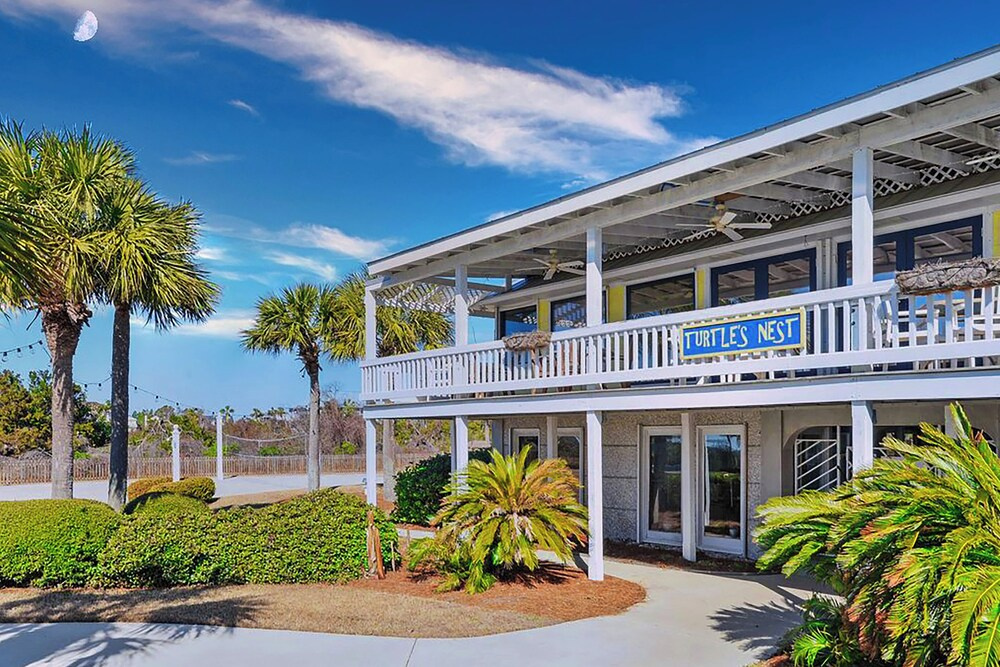 Beachfront Saint Helena Island Condo w/ Amenities!