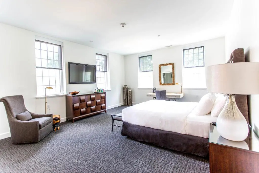 Deluxe Suite