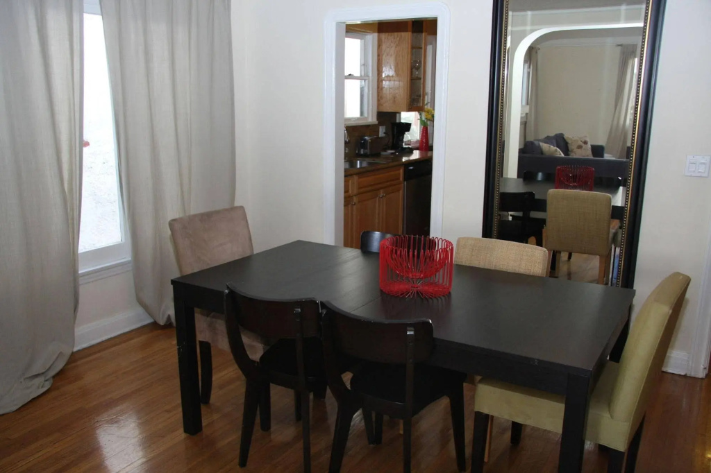 West Hollywood Vintage Vacation Apt