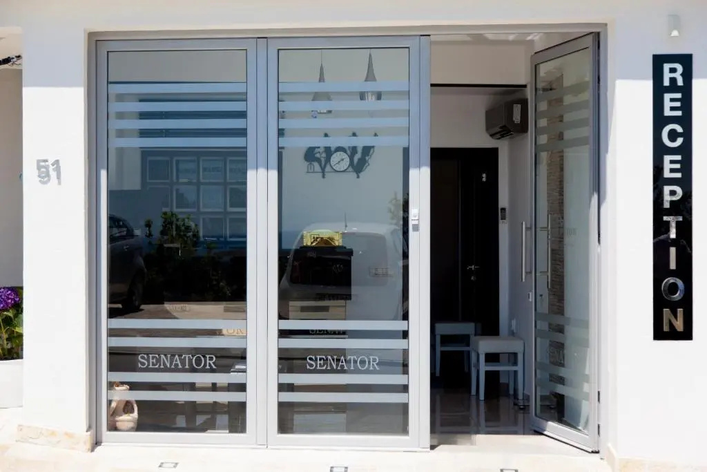 Hotel Senator