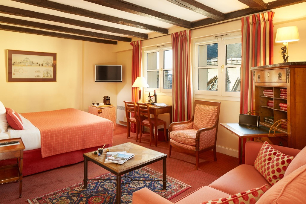 Relais Du Louvre 94