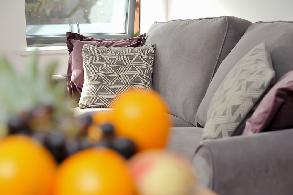 Select Serviced Accommodation - Summit House — 4